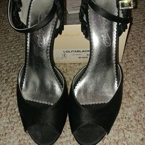 BLACK SATIN DRESS SHOE